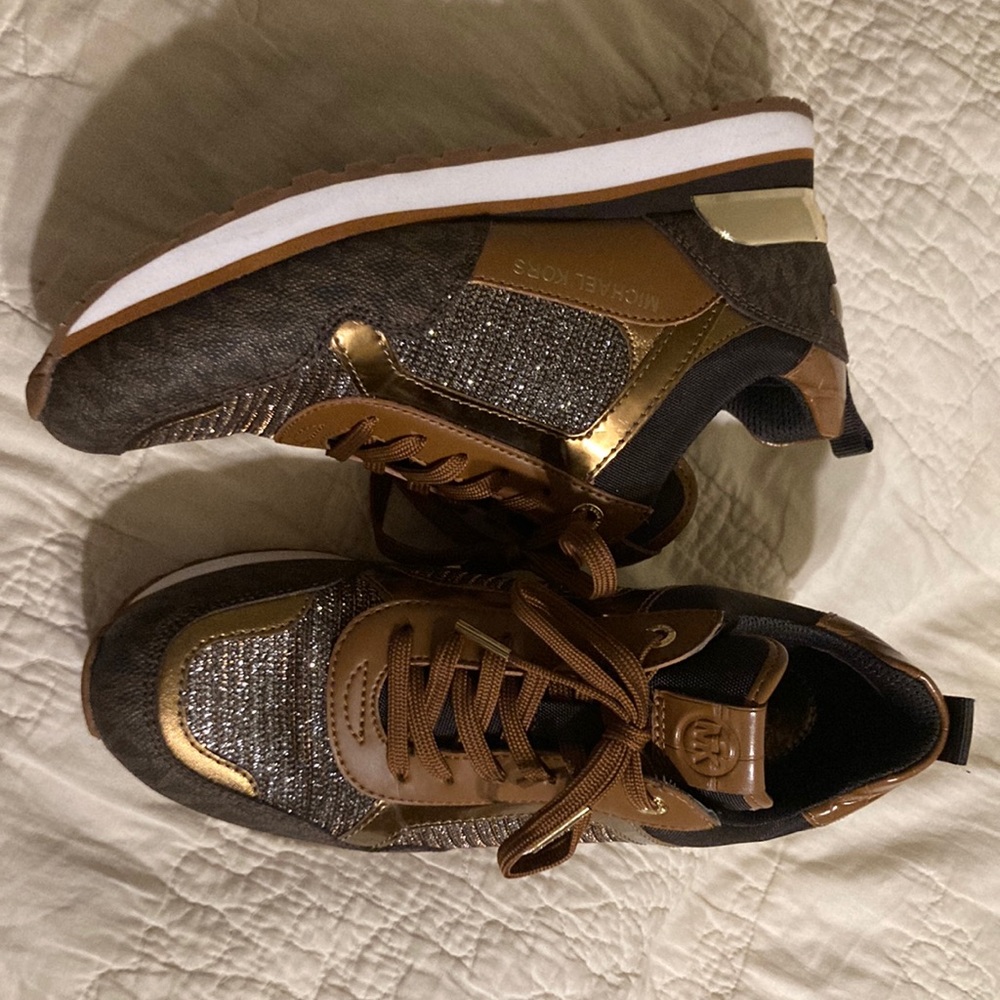 Size 8 Michael Kors tennis shoes